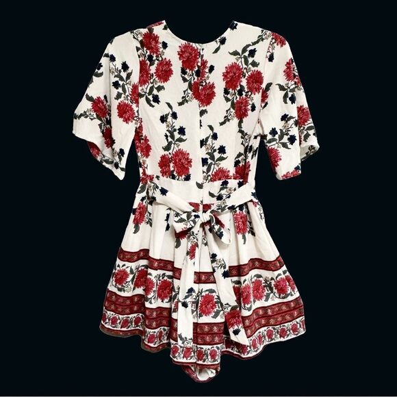 HAUTE ROUGE Short Sleeve Deep V Short Romper Ivory with Red Floral Size M - Picture 2 of 8